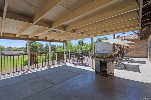 6040 Moraga Ave, Riverside CA 92509-6251 exterior