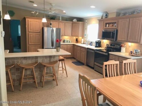 859 Tamarind Cir, Sebastian, FL 32976-2410