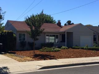 564 Gresham Ave, Sunnyvale, CA 94085-3751