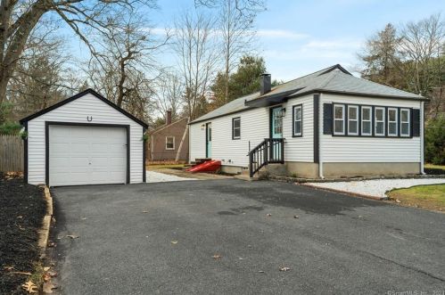 174 Spring St, Windsor Locks CT  06096-1732 exterior