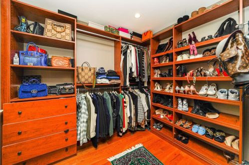 250 Bixley Heath, Lynbrook NY  11563-3138 exterior