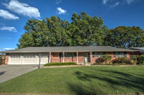 126 Mulberry Ln, Bartlesville, OK 74003-1611