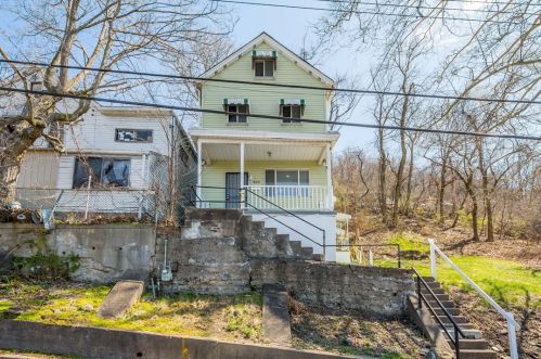 403 Iowa Ave, Glassport, PA 15045-1338