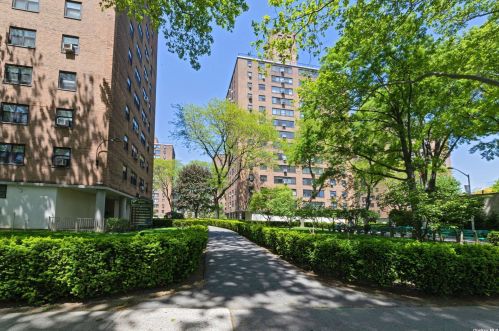 33-60 21st St, Long Island City NY  exterior