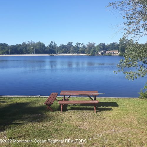 755 Lakeside Dr, Lacey NJ  08731-2101 exterior