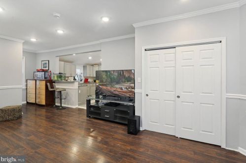 123 Maple Ave, West Deptford NJ  08093-1136 exterior