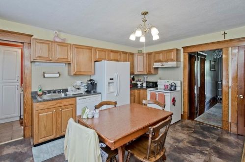 41 Bemis St, Chicopee, MA 01013-2317