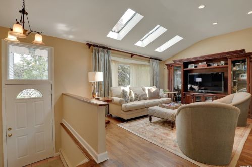 204 Forest Dr, Muttontown, NY 11753-2320