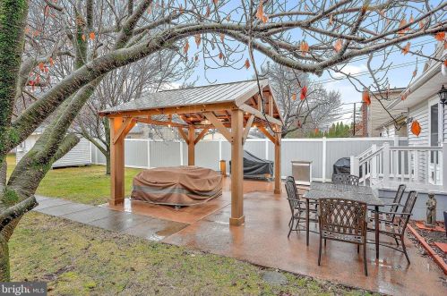 239 High St, Hummelstown PA  17036-2406 exterior