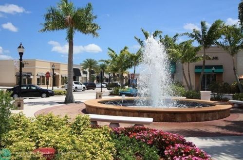 1054 143rd Ave, Hollywood, FL 33027-6157