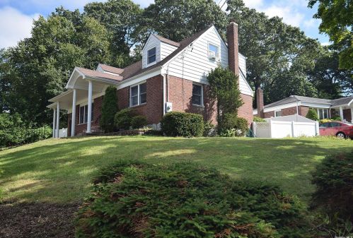 1 Locust Rd, Elwood, NY 11731-1491