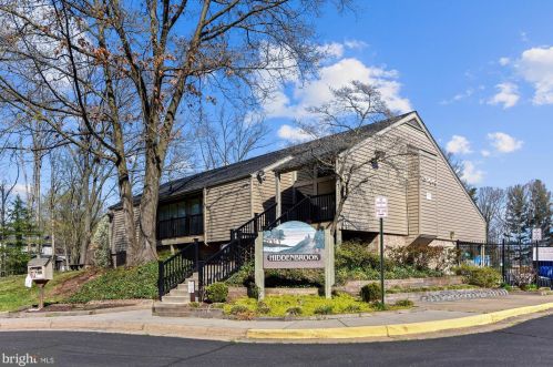 1512 Sadlers Wells Dr, Herndon VA  20170-2838 exterior