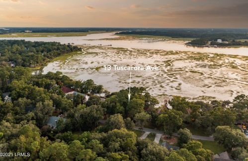 13 Tuscarora Ave, Beaufort SC 29907-1139 exterior