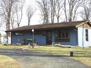 66 Clark St, Waterbury, CT 06716-1424