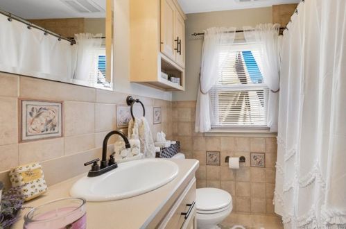 11 Peter Parley Row, Kensington CT  06037-3123 exterior