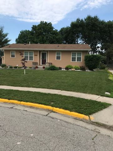 112 Sandburg Ct, Ames, IA 50014-7713