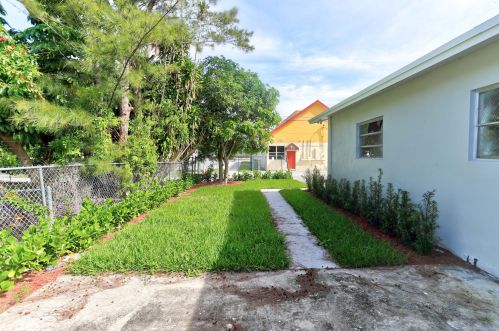 43 11th Ave, Delray Beach FL  33444-1637 exterior