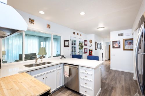 16670 Bernardo Oaks Dr, San Diego CA  92128-2837 exterior