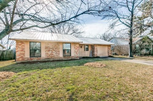 520 Apollo Dr, Denton, TX 76209-8002