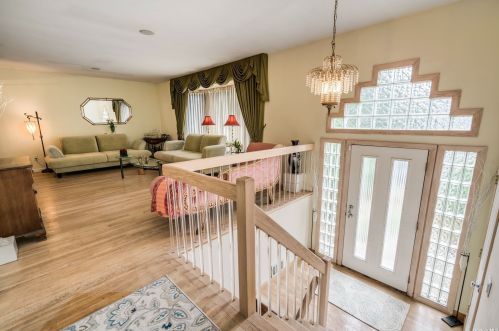 2 Chemung Pl, Muttontown, NY 11753-1502