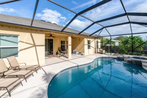 520 Dailey Ave, Fort Pierce, FL 34953-3027