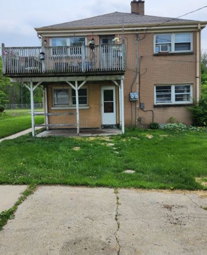 9314 Burleigh St, Milwaukee WI 53222-3550 exterior