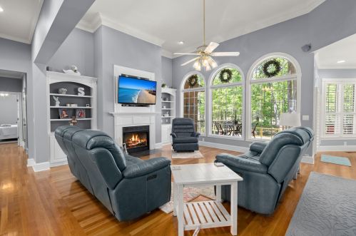 128 Porcher Dr, Bonneau SC  29431-8694 exterior