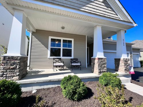8100 Narrow Leaf Dr, Blacklick, OH 43004