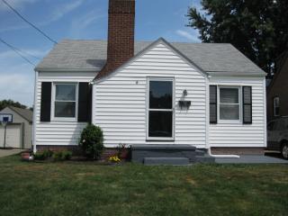 1313 Warrick Pl, Canton, OH 44714-1864