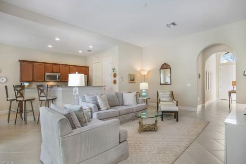 7984 Princeton Dr, Naples FL  34104-6667 exterior