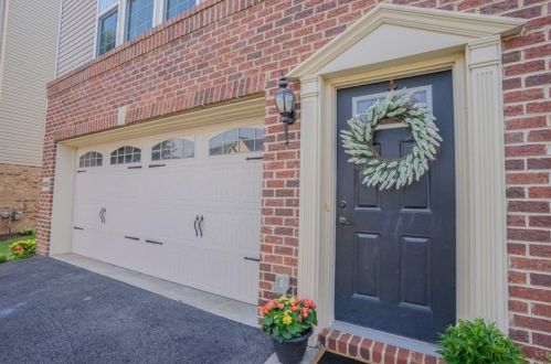 8020 Hinsdale Ln, Mc Donald, PA 15057