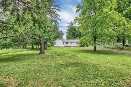 3048 Crompond Rd, Yorktown Hgts, NY 10598-2928