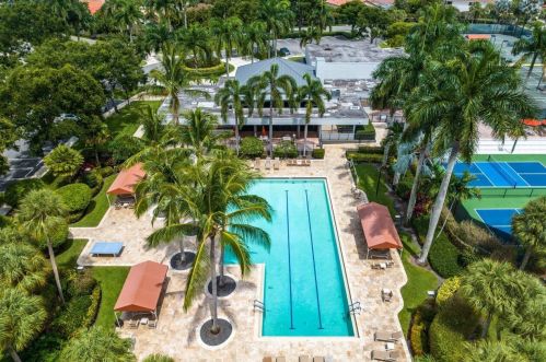 6670 Newport Lk Cir, Boca Raton FL 33496-3001 exterior