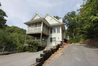 1014 Elm Rd, Gatlinburg, TN 37738-4240
