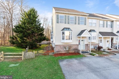 148 Valerie Ln, Bear, DE 19701-2560