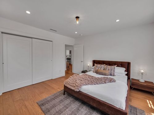 493 Altadena Dr, Altadena CA  91001-2243 exterior