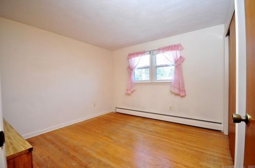 50 Gardner St, Manchester CT 06040-6606 exterior