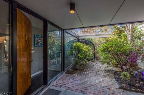 12 Robinwood Dr, West Paterson NJ  07424-2320 exterior