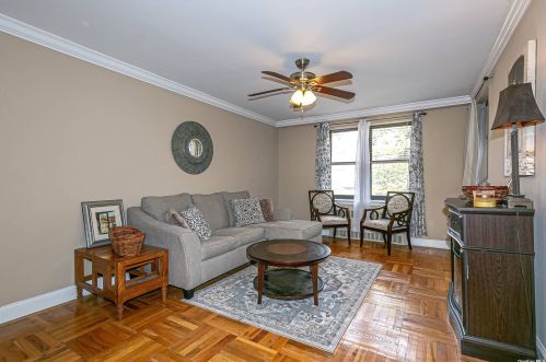14 Stoner Ave, Great Neck, NY 11021-2101