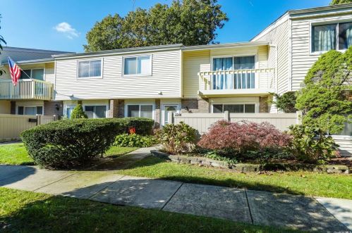 224 Springmeadow Dr, Holbrook, NY 11741-4129