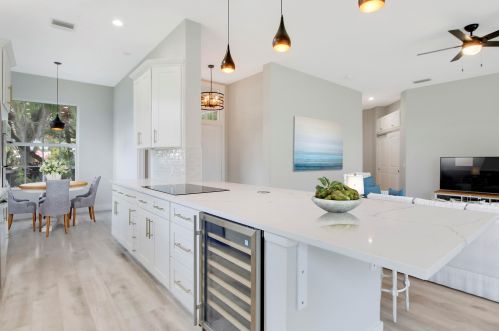 975 Bear Island Cir, West Palm Beach FL  33409-2062 exterior