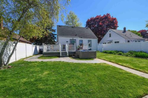 7222 Nash St, Milwaukee, WI 53216-1941