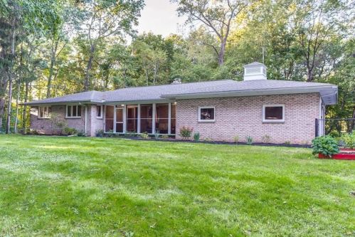 586 Pineglen Dr, Webster, NY 14580-1135