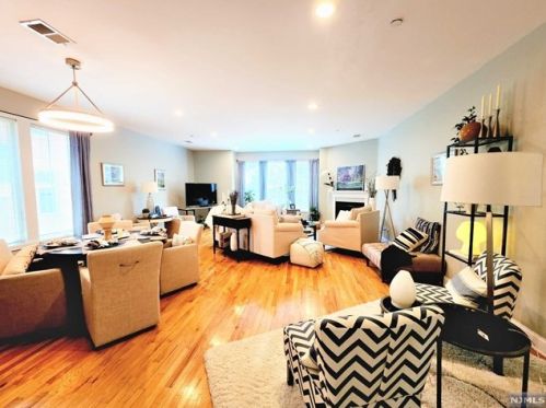21 Harrington Ct, Harrington Park, NJ 07640-1100