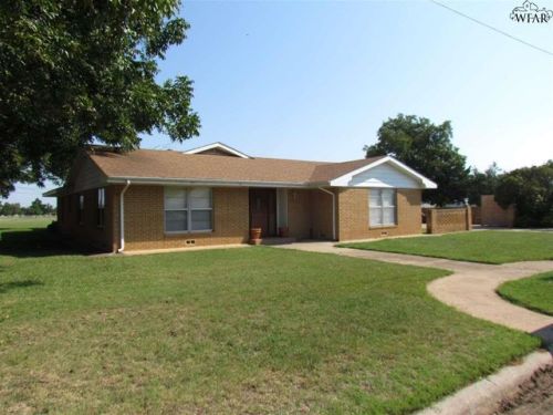 708 Wichita St, Henrietta, TX 76365-2937