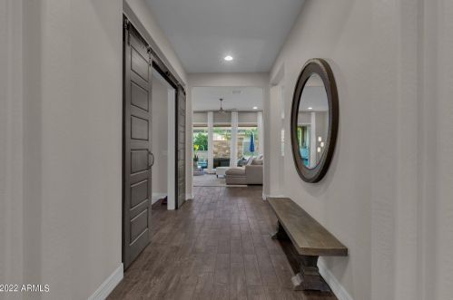 923 Horseshoe Pl, Chandler, AZ 85249