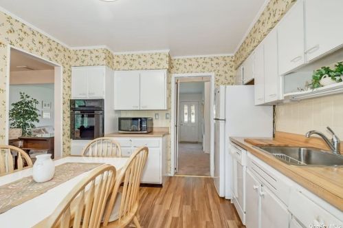 17 Hill Dr, Muttontown NY  11545-1718 exterior