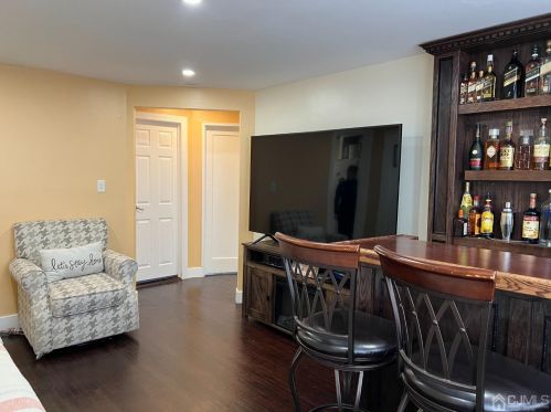 14 Carolyn Ter, Roselle, NJ 07203-2865