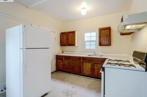 478 36 St, Oakland CA 94609-2327 exterior