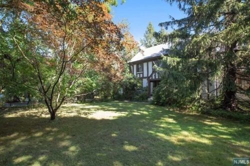 285 Fountain Rd, Englewood, NJ 07631-4405